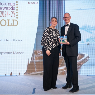 Wedding News: LYMPSTONE MANOR RECEIVES GOLD AWARD FOR SMALL HOTEL OF THE YEAR