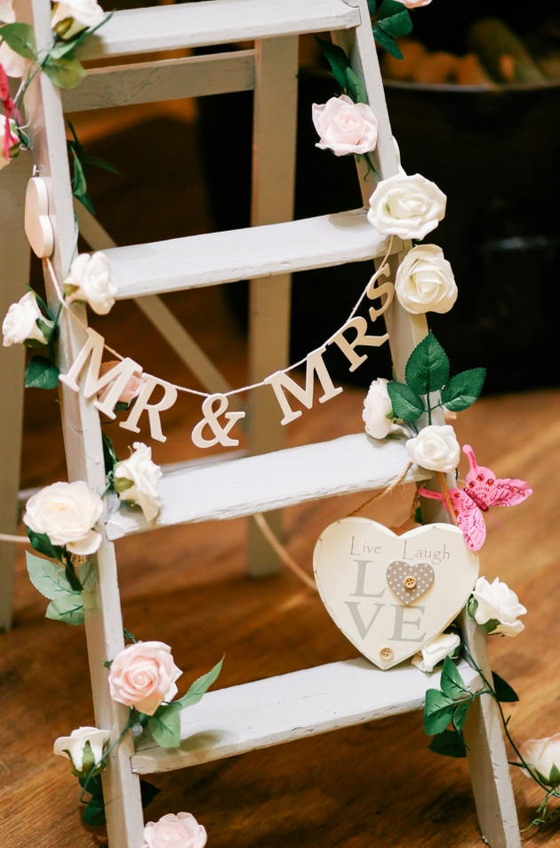 Wedding accessories and decor